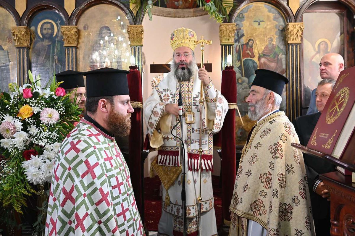 Χειροτονία Πρεσβυτέρου από τον Μητροπολίτη Ρεθύμνης