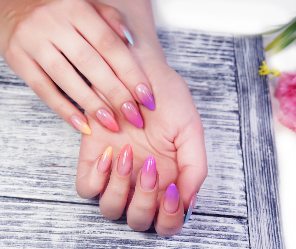 Blush-toned-nails-i-tasi-sta Blush-toned nails: Η τάση στα νύχια που λατρεύουν οι fashionistas