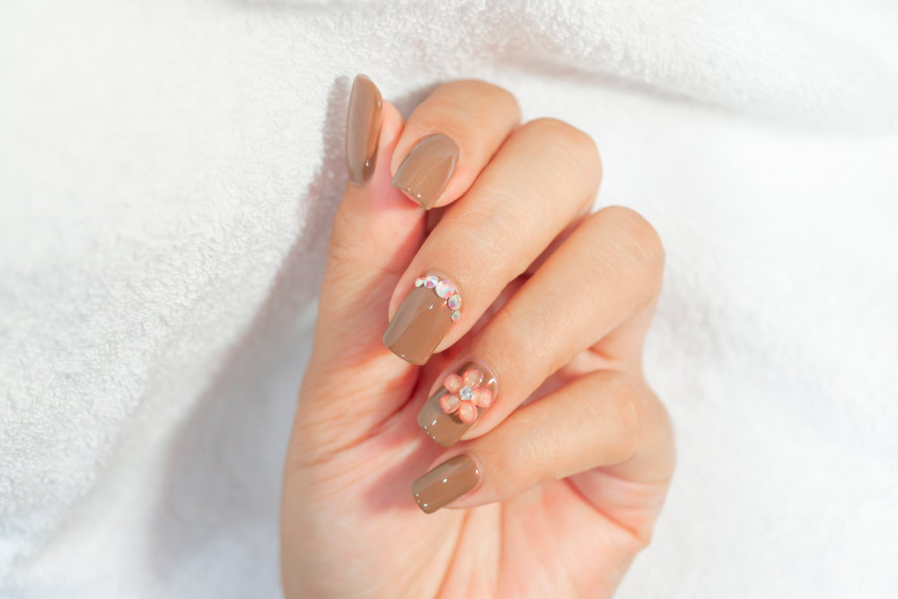 Cake-nails-i-pio-glikia