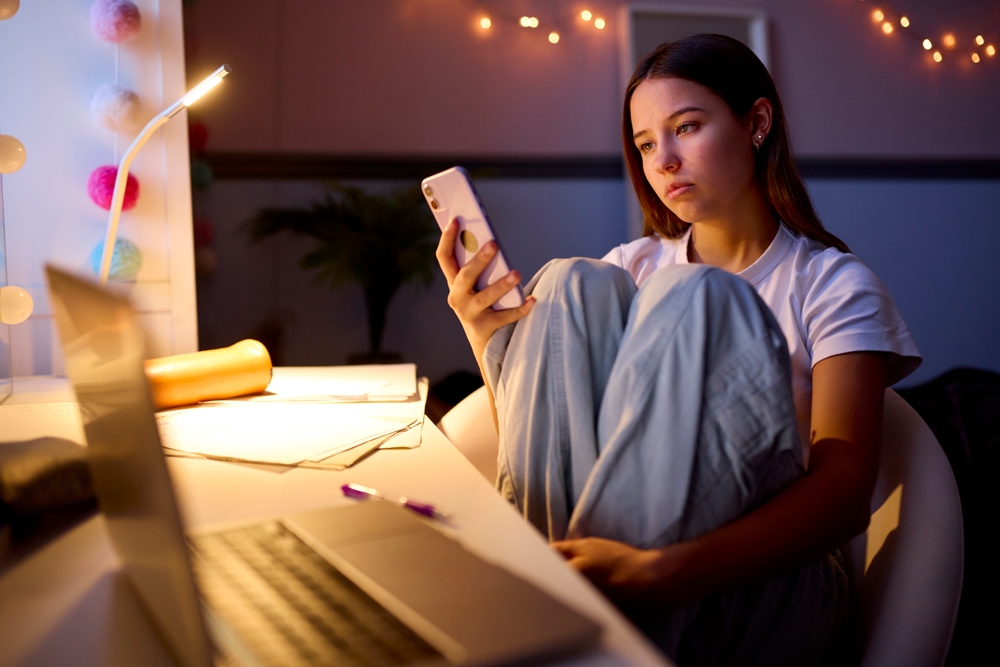 exartisi-sta-smartphones-pii-efivi