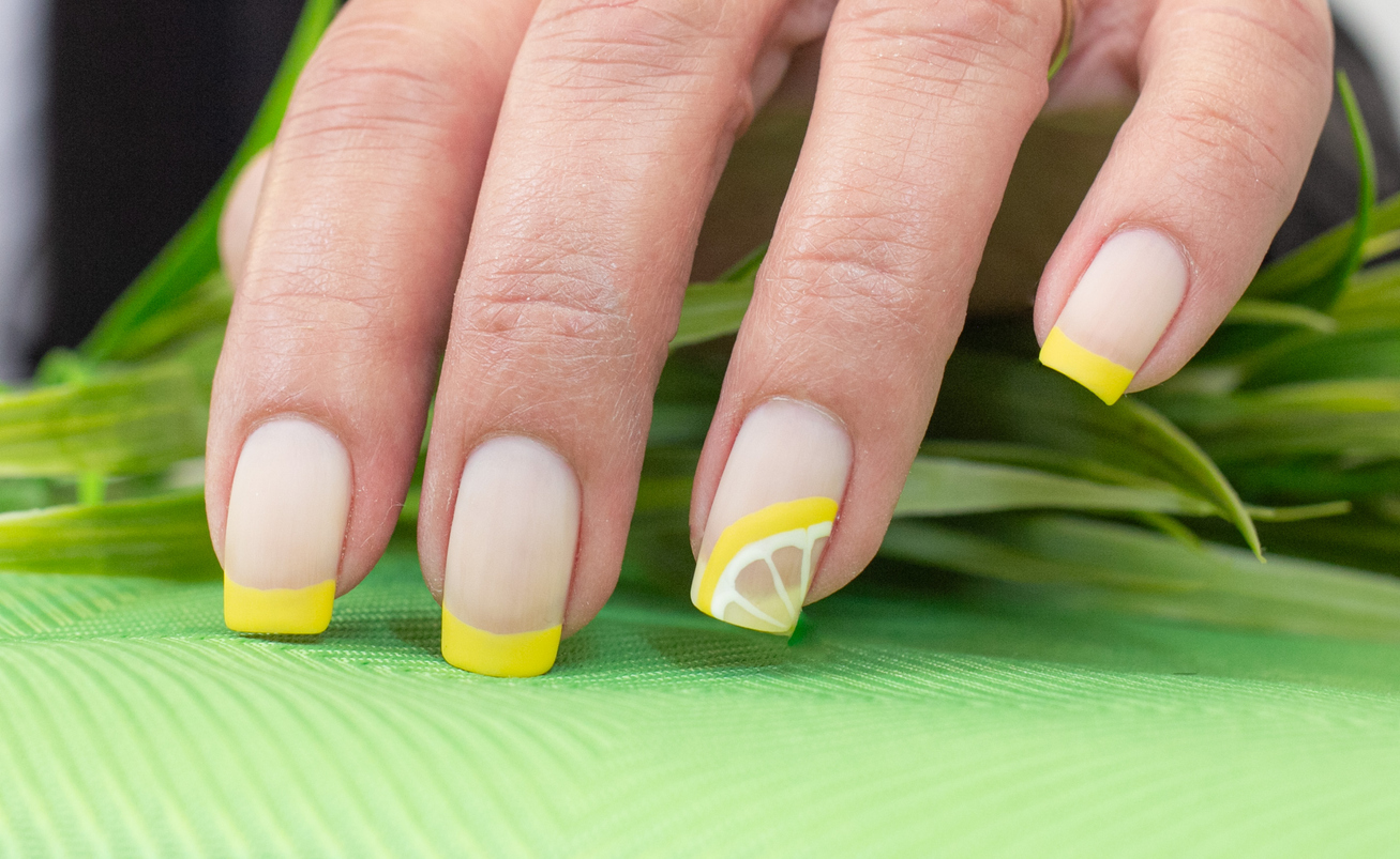 L-for-Lemon-ta-lemonia L for Lemon: Τα λεμόνια πρωταγωνιστούν στο μανικιούρ του καλοκαιριού