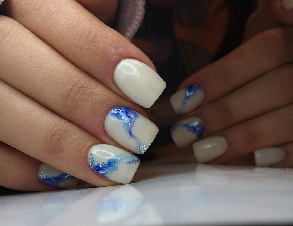 Marble-nails-vrikame-tin-telia Marble nails: Βρήκαμε την τέλεια εναλλακτική για τα νύχια σας