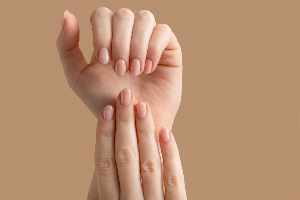 Naked-nails-i-tasi-pou