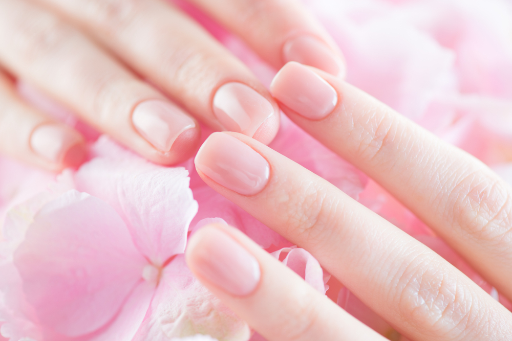 Naked-nails-to-manikiour-pou