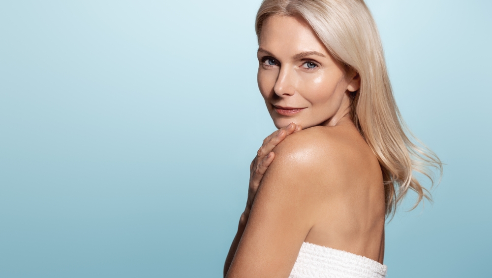 orimi-epidermida-exipnes-kinisis-gia Ώριμη επιδερμίδα: Έξυπνες κινήσεις για να δείχνει φρέσκια και λαμπερή