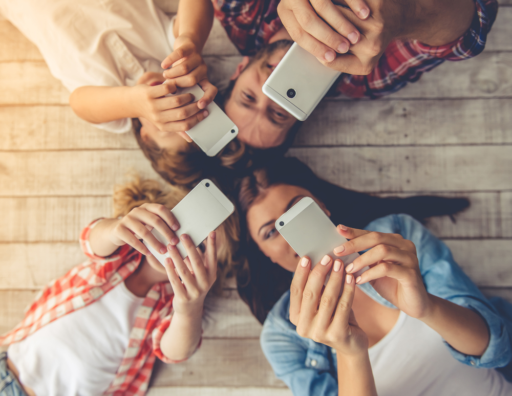 Phone-Free-February-esis-antechete-afto