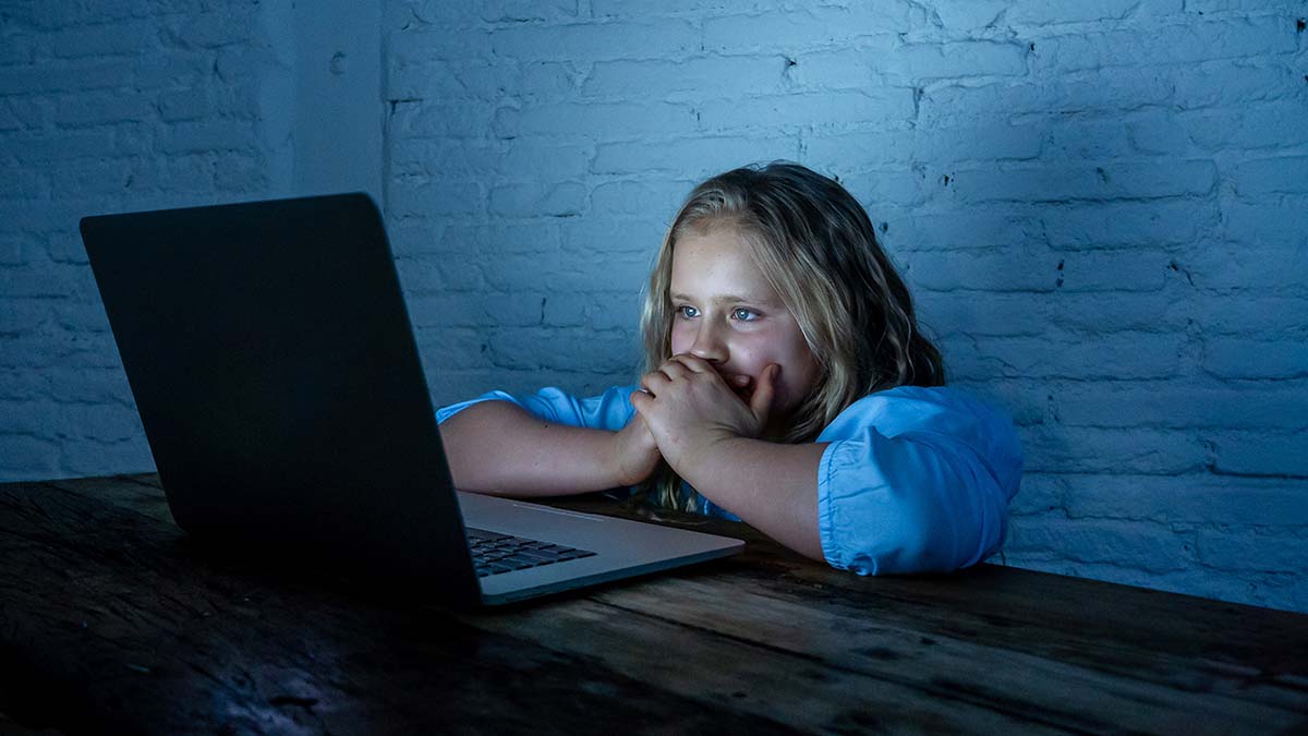 provlimatiki-chrisi-diadiktiou-ke-Sextortion Προβληματική χρήση διαδικτύου και Sextortion: 1 παιδί κάθε 3 ημέρες σε διαδικτυακό κίνδυνο – Ποια παιδιά απειλούνται περισσότερο
