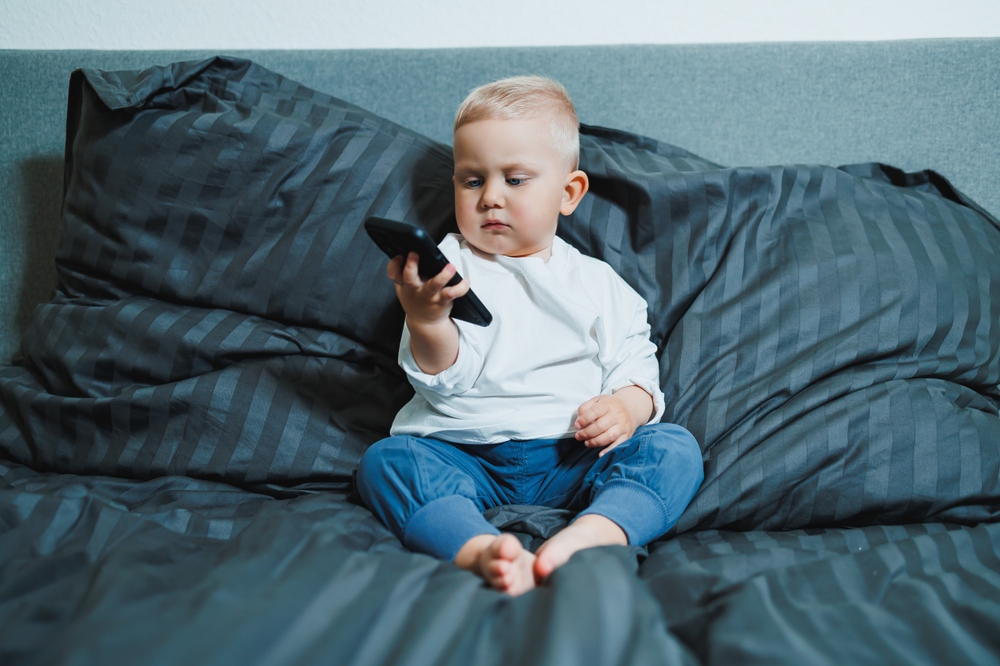 Smartphones: Αλληλεπιδρούν μαζί τους και παιδιά κάτω των 2 ετών