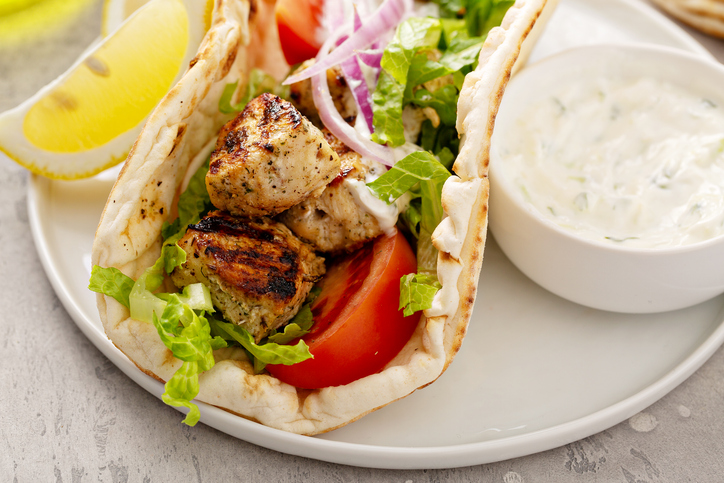 spitiko-souvlaki-kotopoulo-gia-igiino