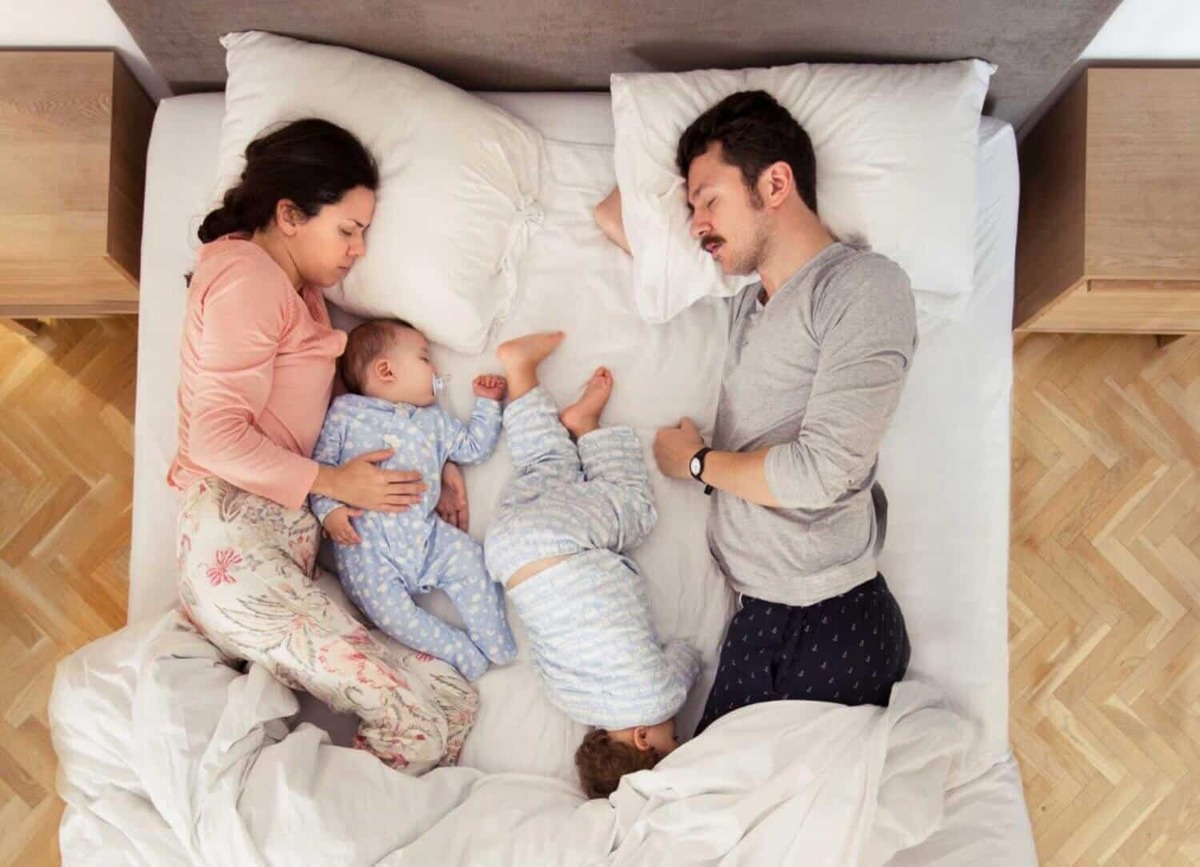 To-co-sleeping-den-echi-kamia