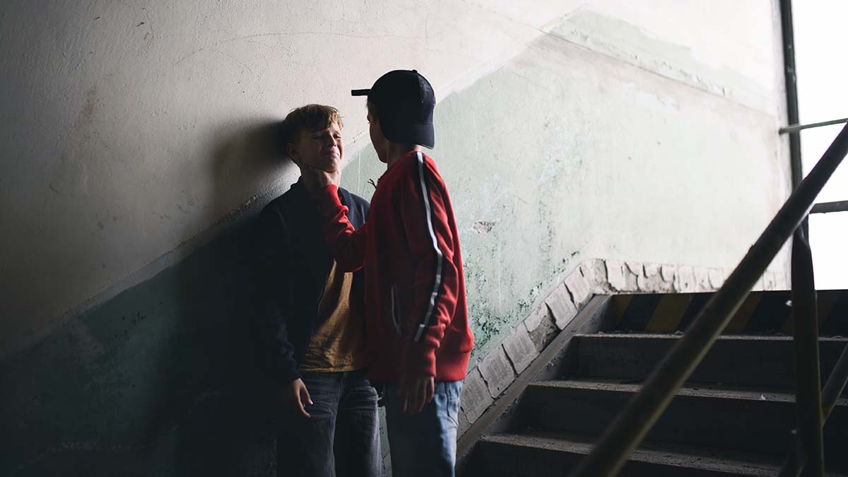 vretania-poso-apechi-to-Adolescence