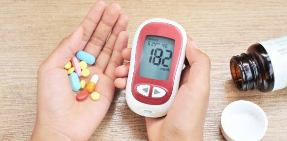 COMPARING INSULIN AND ORAL HYPOGLYCEMIC DRUGS