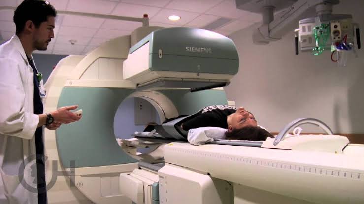 WHAT TO EXPECT DURING A THYROID ISOTOPE SCAN
