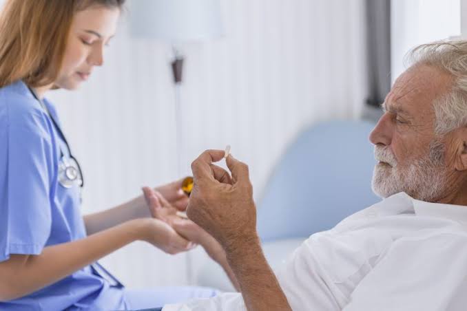 ANTIDEPRESSANTS EXPLAINED: BENEFITS AND RISKS