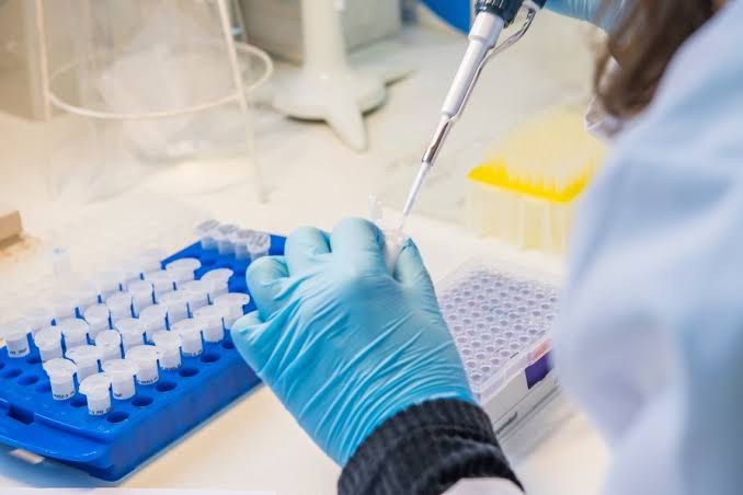 ESSENTIAL GUIDELINES FOR CONDUCTING MICROBIOLOGICAL ASSAYS OF ANTIMICROBIAL AGENTS