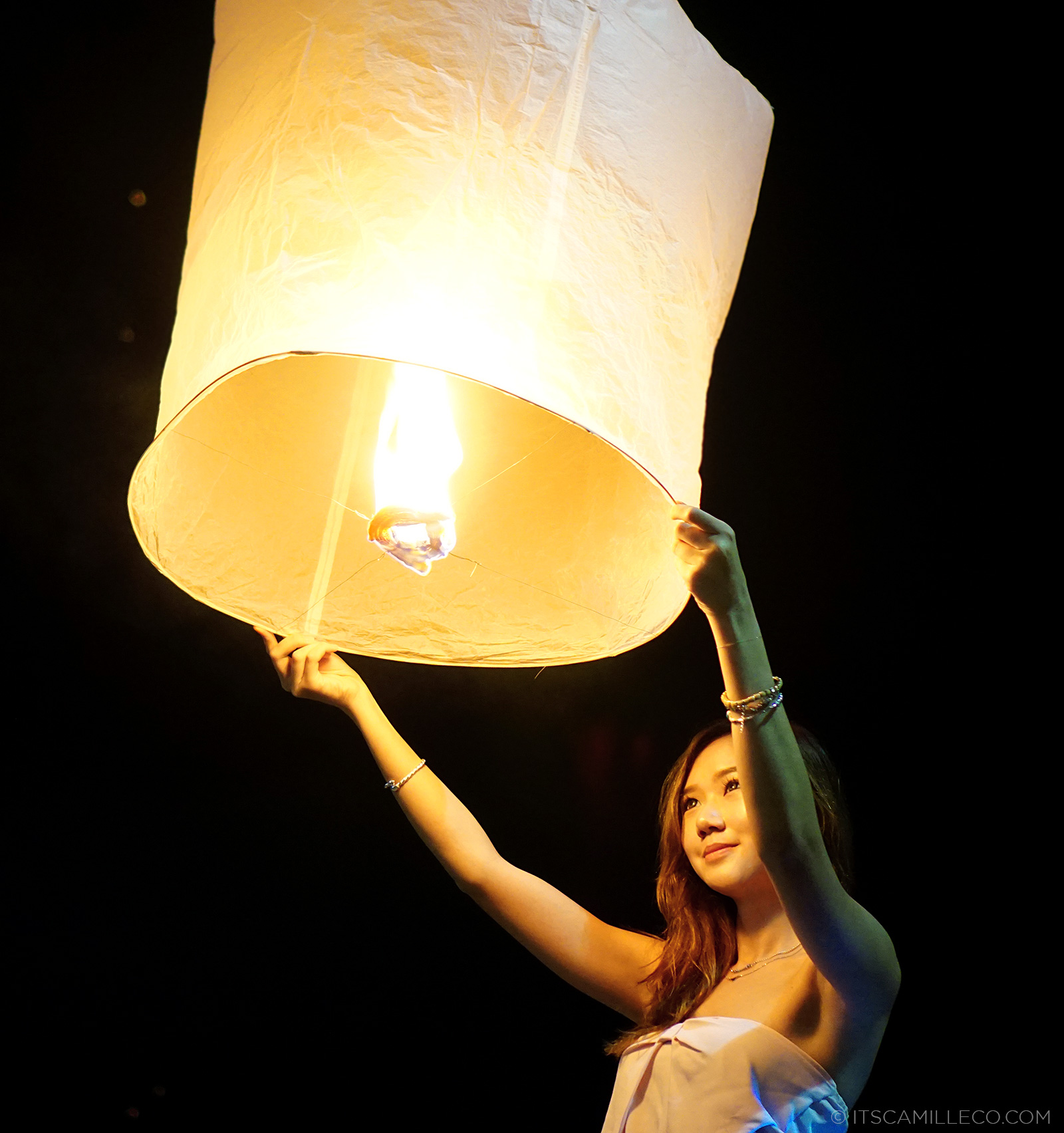 Yi Pen Loy Kathrong Lantern Festival in Chiang Mai | www.itscamilleco.com