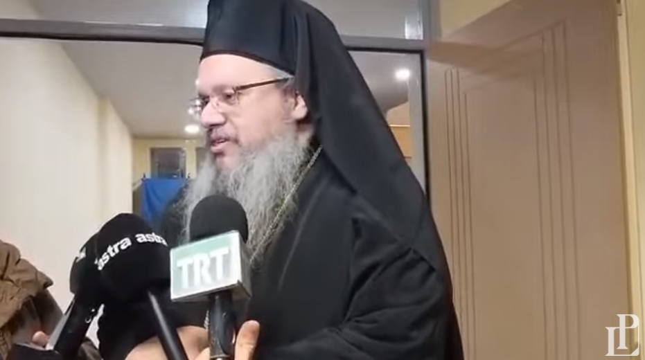 &Mu;&eta;&tau;&rho;&omicron;&pi;&omicron;&lambda;ί&tau;&eta;&sigmaf; &Lambda;&alpha;&rho;ί&sigma;&eta;&sigmaf;: &laquo;&Omicron;&phi;&epsilon;ί&lambda;&omicron;&upsilon;&mu;&epsilon; &nu;&alpha; &pi;&rho;&omicron;&sigma;&tau;&alpha;&tau;&epsilon;ύ&omicron;&upsilon;&mu;&epsilon; &tau;&alpha; &pi;&alpha;&iota;&delta;&iota;ά&raquo; &ndash; &Nu;έ&epsilon;&sigmaf; &alpha;&nu;&tau;&iota;&delta;&rho;ά&sigma;&epsilon;&iota;&sigmaf; &gamma;&iota;&alpha; &tau;&eta;&nu; &tau;&epsilon;&kappa;&nu;&omicron;&theta;&epsilon;&sigma;ί&alpha; (VIDEO)