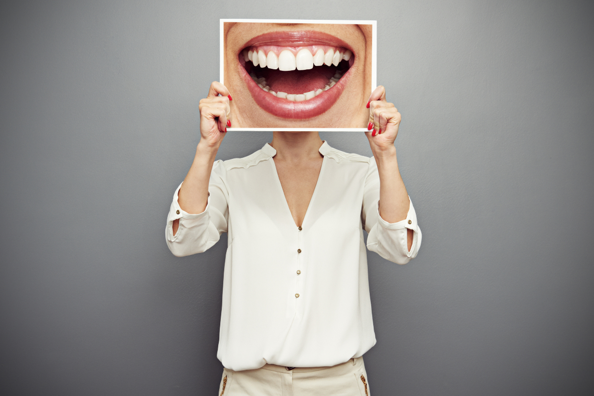 &Tau;&omicron; &chi;&alpha;&mu;&omicron;&gamma;&epsilon;&lambda;&alpha;&sigma;&tau;ό &pi;&rho;ό&sigma;&omega;&pi;&omicron; &tau;&omicron;&upsilon; &mu;ί&sigma;&omicron;&upsilon;&sigmaf;