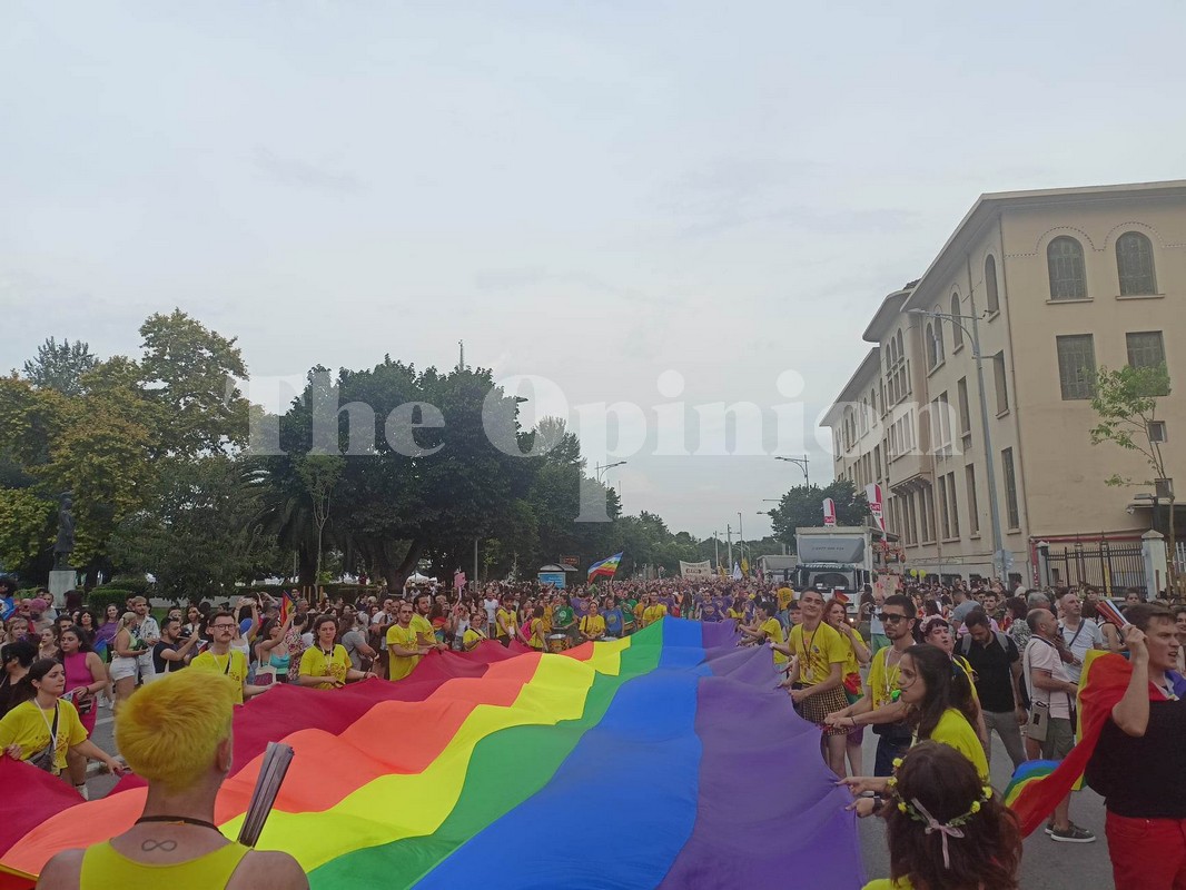 &Theta;&epsilon;&sigma;&sigma;&alpha;&lambda;&omicron;&nu;ί&kappa;&eta;: &Tau;&omicron;&upsilon;&lambda;ά&chi;&iota;&sigma;&tau;&omicron;&nu; 40.000 &epsilon;&pi;&iota;&sigma;&kappa;έ&pi;&tau;&epsilon;&sigmaf; &sigma;&tau;&omicron; Europride 2024 (VIDEO)