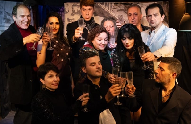 &Kappa;&Omicron;&Mu;&Mu;&Alpha;&Tau;&Iota;&Alpha; &Kappa;&Alpha;&Iota; &Theta;&Rho;&Upsilon;&Psi;&Alpha;&Lambda;&Alpha; , έ&nu;&alpha; &alpha;&rho;&iota;&sigma;&tau;&omicron;ύ&rho;&gamma;&eta;&mu;&alpha; &xi;&alpha;&nu;ά &sigma;&tau;&omicron; &pi;&rho;&omicron;&sigma;&kappa;ή&nu;&iota;&omicron;.