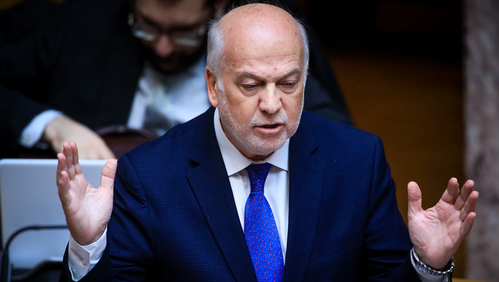 «Μπλόκο» στην απόκτηση παιδιών με παρένθετη μητέρα από ομόφυλα ζευγάρια ανδρών