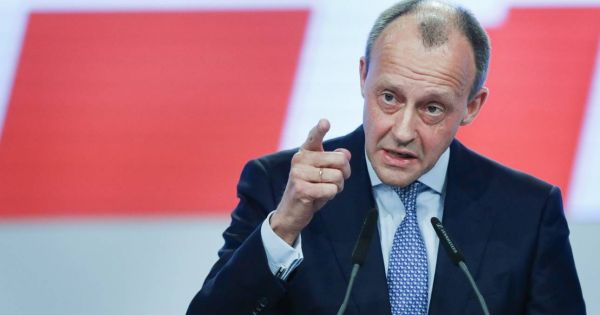 Γερμανία: «Η βουλή δεν είναι τσίρκο» είπε ο Μερτς μετά την άρνηση να υψωθεί η σημαία των ΛΟΑΤΚΙ στη Bundestag