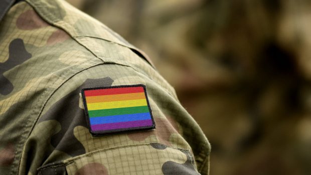 Ο Τραμπ «πολεμά» τα τρανς άτομα – Αλλαγές στο στρατό με νέα διατάγματα