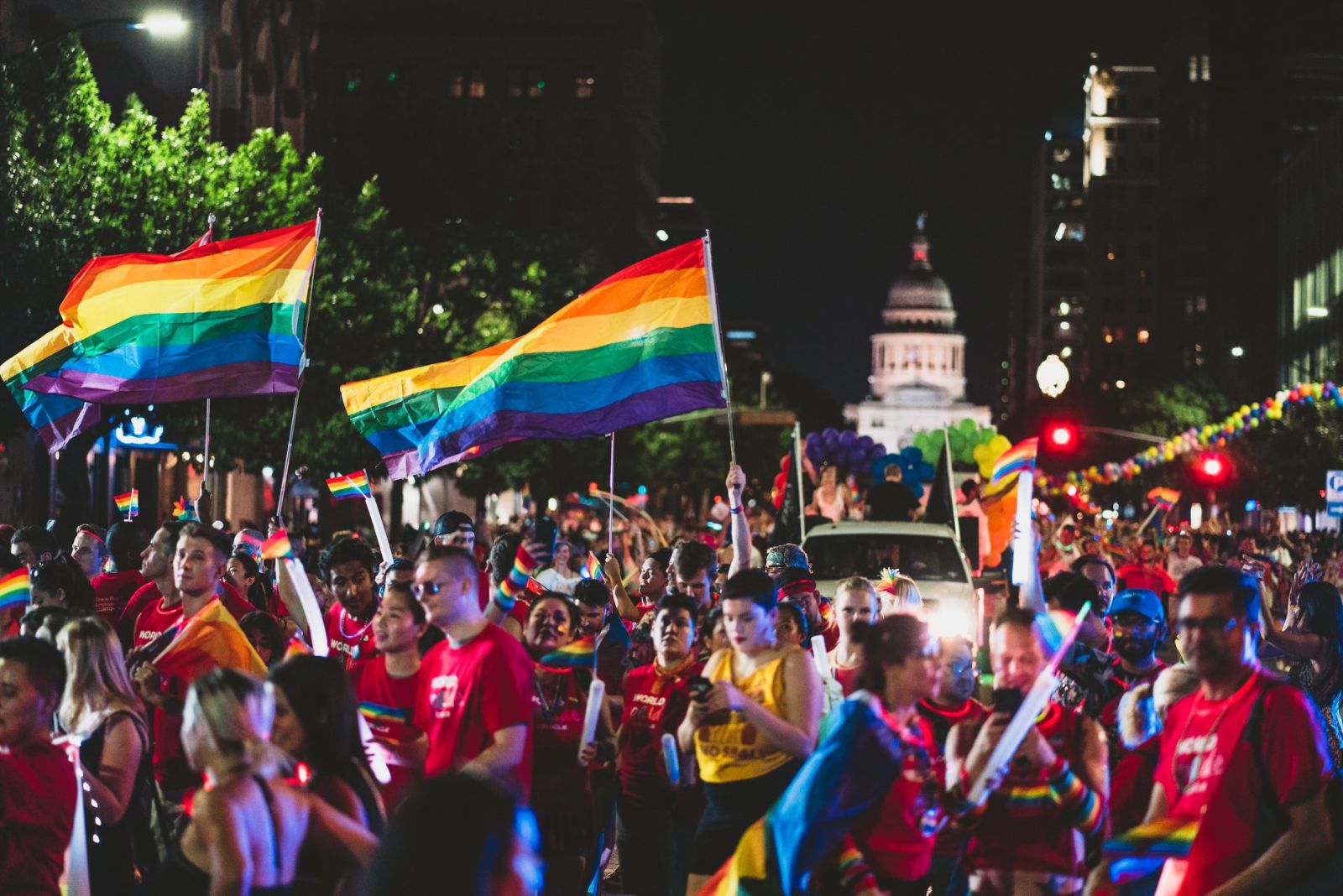 Το FBI συνέλαβε άνδρα που φέρεται να απείλησε να πυροβολήσει κόσμο στην παρέλαση Pride του Τέξας