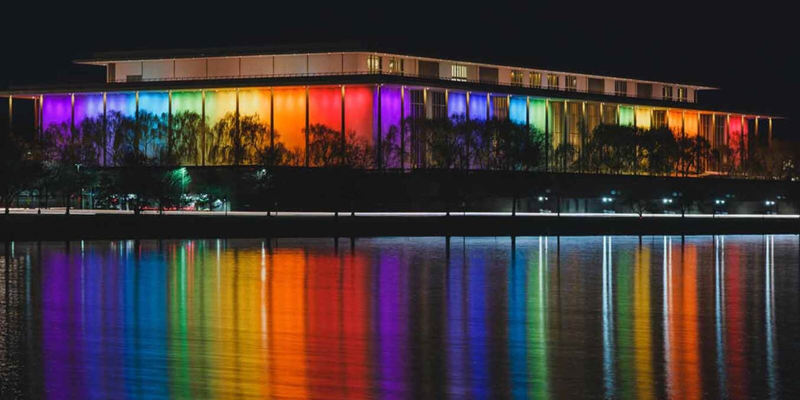 &Tau;&omicron; Kennedy Center &alpha;&kappa;ύ&rho;&omega;&sigma;&epsilon; &tau;&eta;&nu; &epsilon;&beta;&delta;&omicron;&mu;ά&delta;&alpha; &epsilon;&kappa;&delta;&eta;&lambda;ώ&sigma;&epsilon;&omega;&nu; &tau;&omicron;&upsilon; World Pride