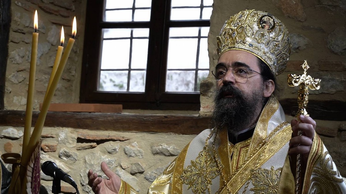 &Mu;&eta;&tau;&rho;&omicron;&pi;&omicron;&lambda;ί&tau;&eta;&sigmaf; &Kappa;&alpha;&sigma;&tau;&omicron;&rho;&iota;ά&sigmaf;: T&alpha; &pi;&alpha;&iota;&delta;&iota;ά &mu;&epsilon;&gamma;&alpha;&lambda;ώ&nu;&omicron;&upsilon;&nu; &mu;&epsilon; ά&nu;&delta;&rho;&alpha; &pi;&alpha;&tau;έ&rho;&alpha; &kappa;&alpha;&iota; &gamma;&upsilon;&nu;&alpha;ί&kappa;&alpha; &mu;&eta;&tau;έ&rho;&alpha;