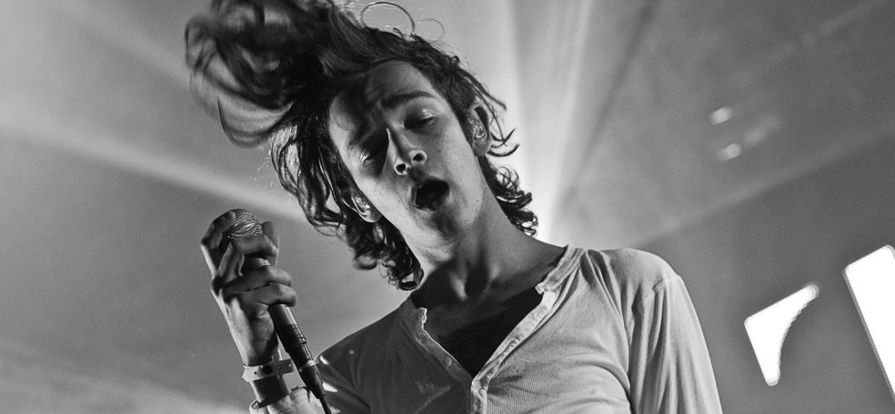 &Delta;&iota;&epsilon;&kappa;ό&pi;&eta; &sigma;&upsilon;&nu;&alpha;&upsilon;&lambda;ί&alpha; ό&tau;&alpha;&nu; &omicron; &tau;&rho;&alpha;&gamma;&omicron;&upsilon;&delta;&iota;&sigma;&tau;ή&sigmaf; &phi;ί&lambda;&eta;&sigma;&epsilon; &mu;έ&lambda;&omicron;&sigmaf; &tau;&eta;&sigmaf; &mu;&pi;ά&nu;&tau;&alpha;&sigmaf; &tau;&omicron;&upsilon; &epsilon;&pi;ί &sigma;&kappa;&eta;&nu;ή&sigmaf;