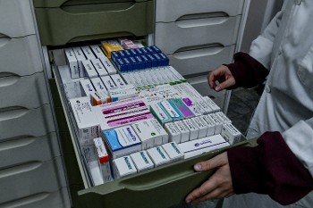 ΕΠΙΚΙΝΔΥΝΕΣ ΕΛΛΕΙΨΕΙΣ – ΠΑΝΑΚΡΙΒΕΣ ΤΙΜΕΣ: «Φαρμάκι» για τον λαό η πολιτική που στηρίζει τ