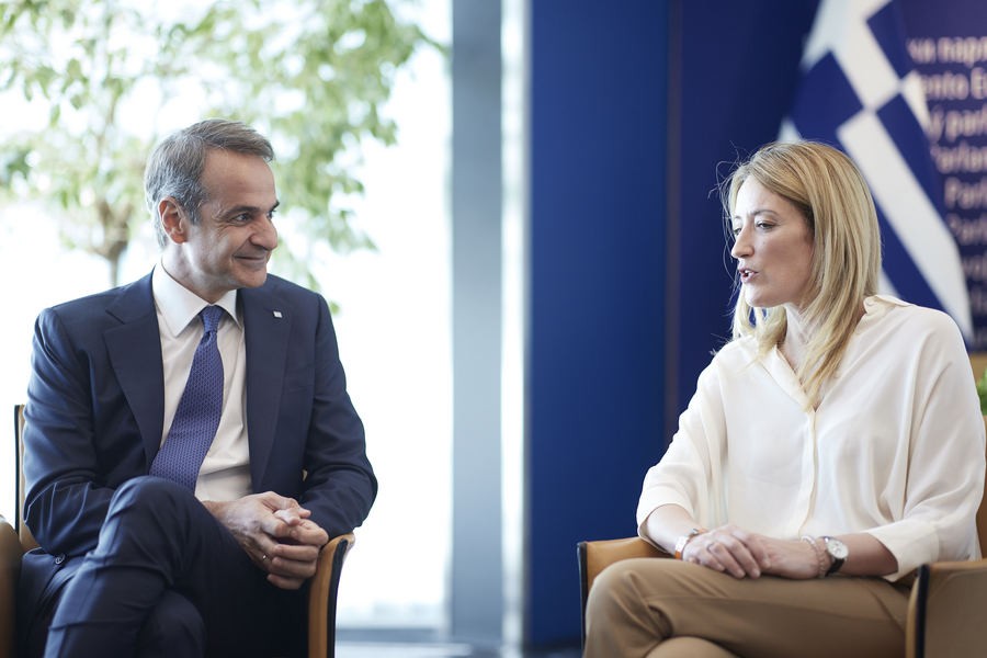 Στην Αθήνα πρόεδρος του Ευρωπαϊκού Κοινοβουλίου η Ρομπέρτα Μέτσολα: Συναντήσεις με Σακελλα
