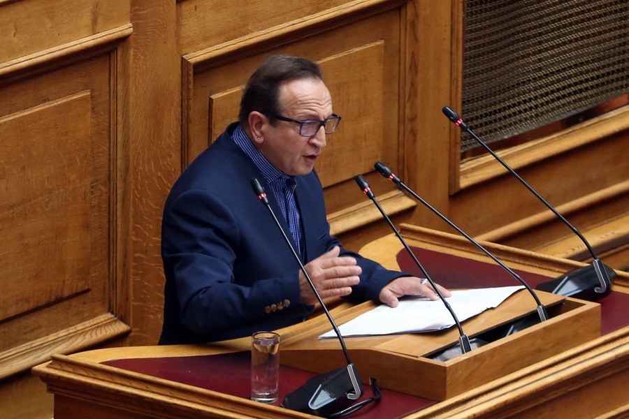 Ο Σπύρος Μπιμπίλας δέχτηκε χυδαία επίθεση στον δρόμο: Μετά από την ψήφιση του νομοσχεδίου