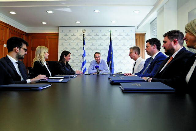 epichirisi-klista-spitia-apo-to