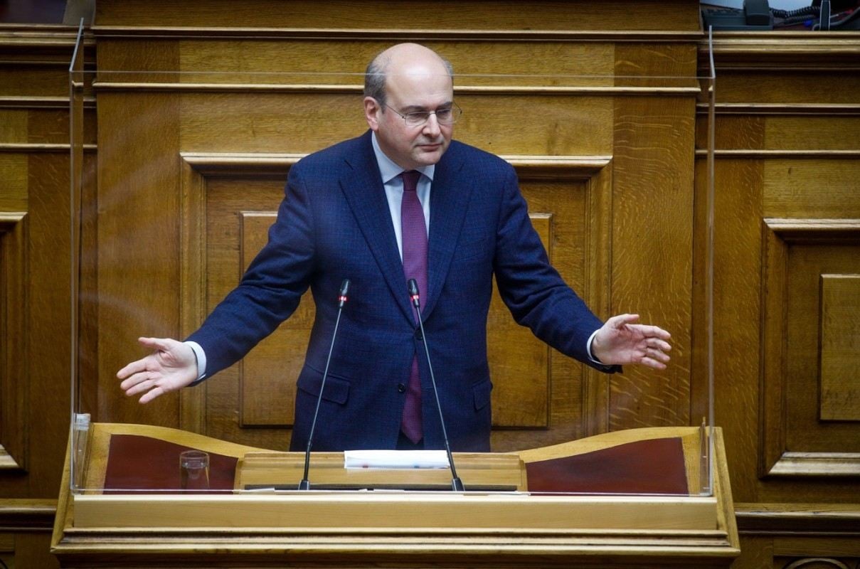 Προεκλογική φιέστα από Χατζηδάκη για τον ΕΦΚΑ