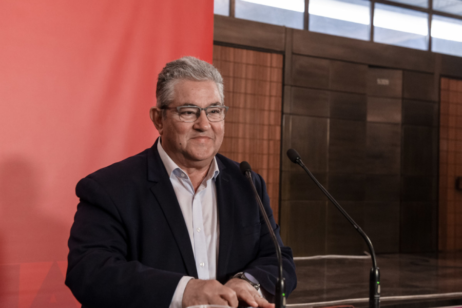 koutsoumpas-to-kke-stirizi-ti koutsoumpas-to-kke-stirizi-ti