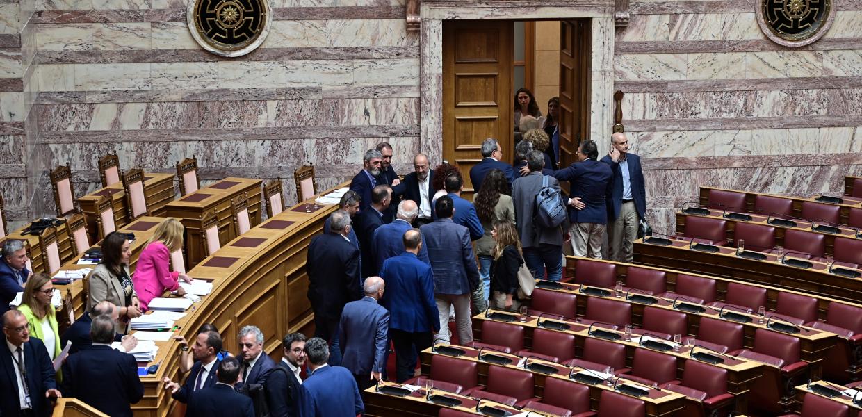 Κυβέρνηση-–-ΟΠΕΚΕΠΕ-Κάζο-με-τα-φεύγω-μένω-στη-Βουλή-θεσμική-απαξίωση-και-πολιτικό-κόστος