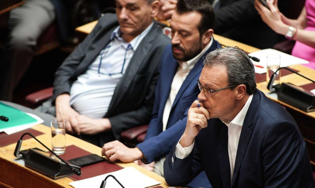 Προγραμματικές δηλώσεις: H απουσία Τσίπρα και η απάντηση Μητσοτάκη σε Φάμελλο