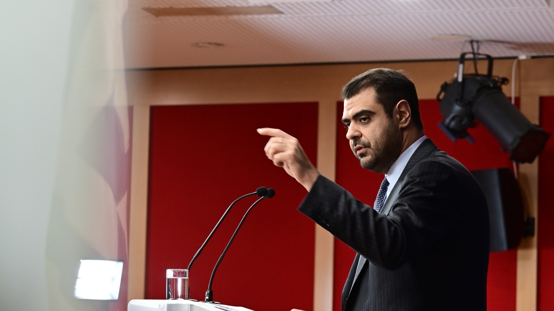 marinakis-gia-mi-kratika-panepistimia