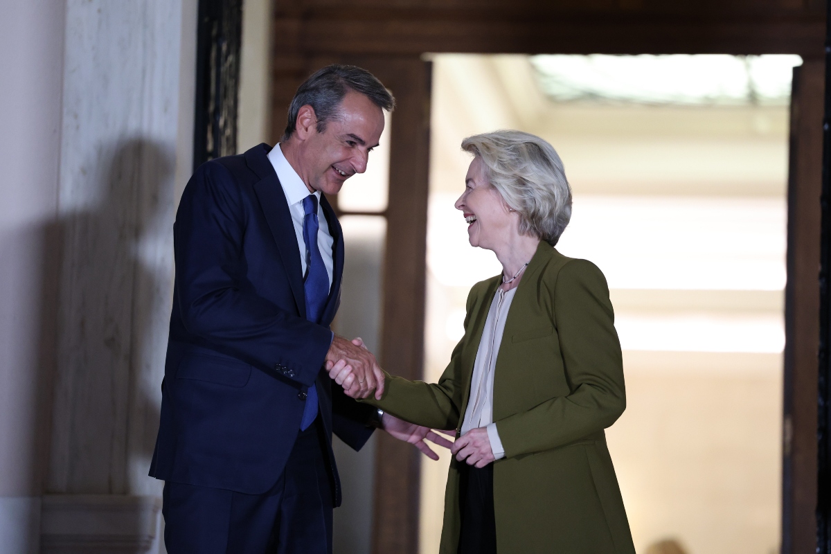 mitsotakis-therma-sigcharitiria-stin-fon