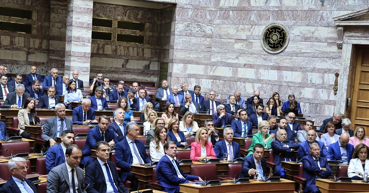 sta-kagkela-i-vouleftes-tis Στα κάγκελα οι βουλευτές της ΝΔ για τα ΕΛΤΑ – Υψηλοί τόνοι στην τηλεδιάσκεψη – «Πάρτε το πίσω»