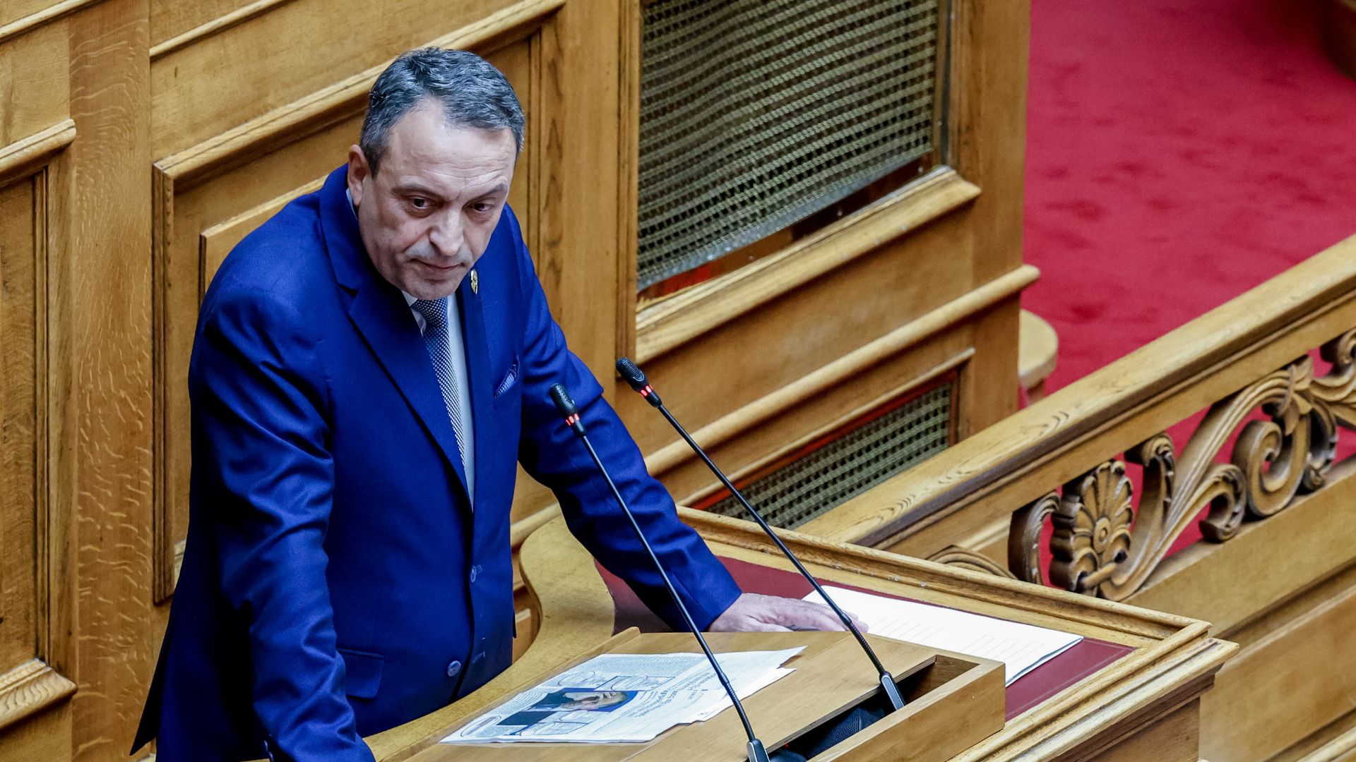 Αφωνία Στίγκα για τις δικαστικές περιπέτειες των βουλευτών του υπό τον φόβο απώλειας της κ
