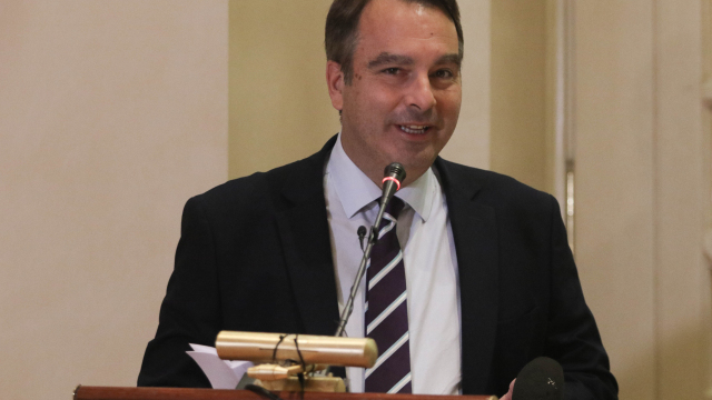 thima-apatis-o-vouleftis-thanasis Θύμα απάτης ο βουλευτής Θανάσης Παπαθανάσης – Έφτιαξαν ψεύτικο προφίλ στο Facebook και ζητούσαν χρήματα