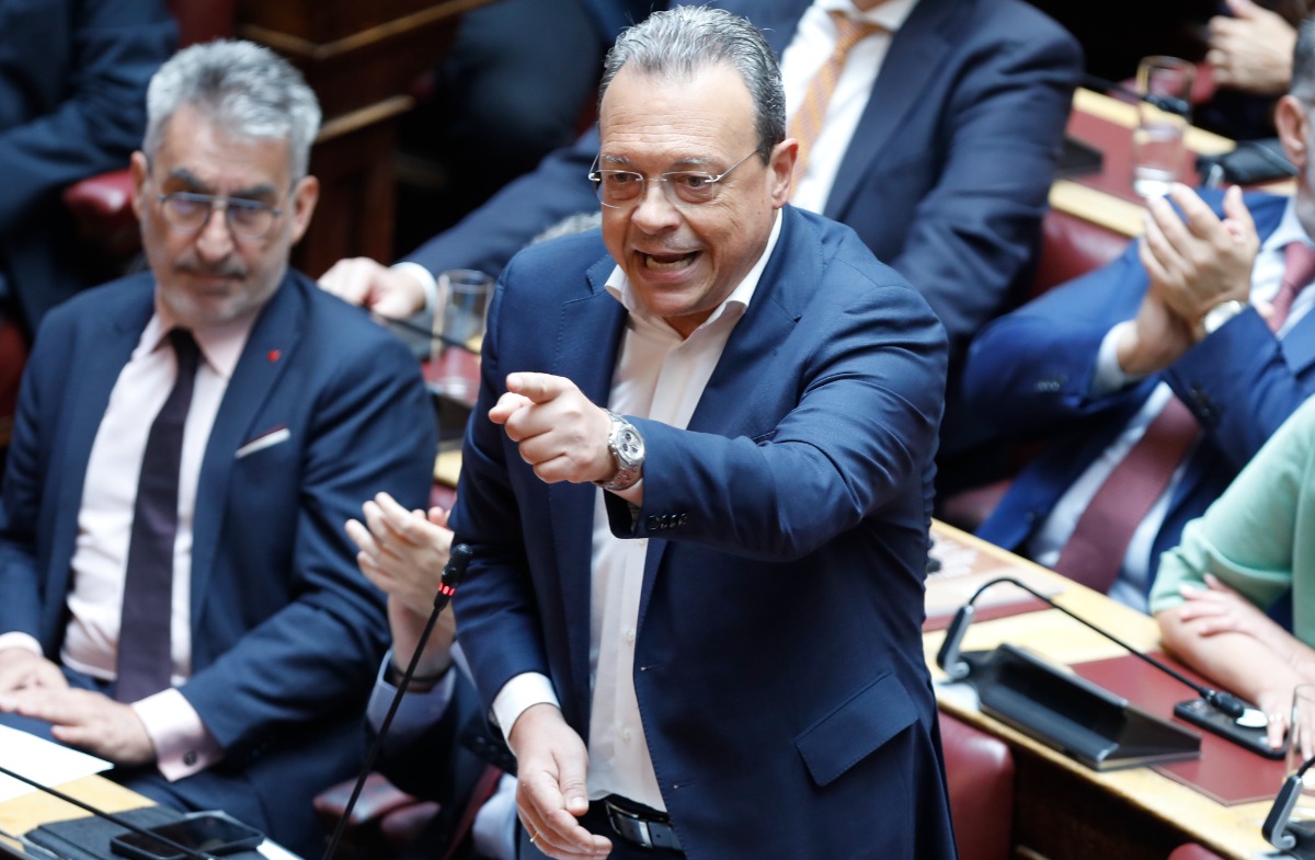 tilefonima-famellou-se-kaklamani-gia Τηλεφώνημα Φάμελλου σε Κακλαμάνη για τα ΕΛΤΑ