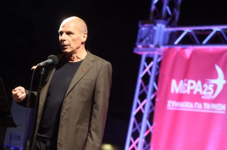 Για «αφαίμαξη των φορολογουμένων» και «ξεπούλημα των περιουσιών» κατηγορεί ο Βαρουφάκης τη