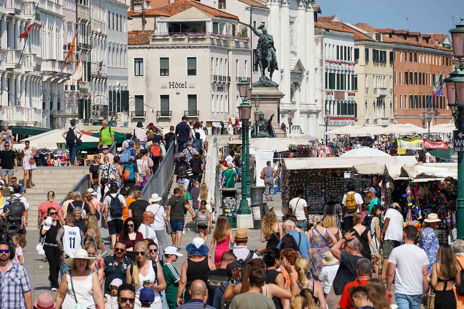 Πού δεν πρέπει να ταξιδέψετε το 2025 λόγω overtourism