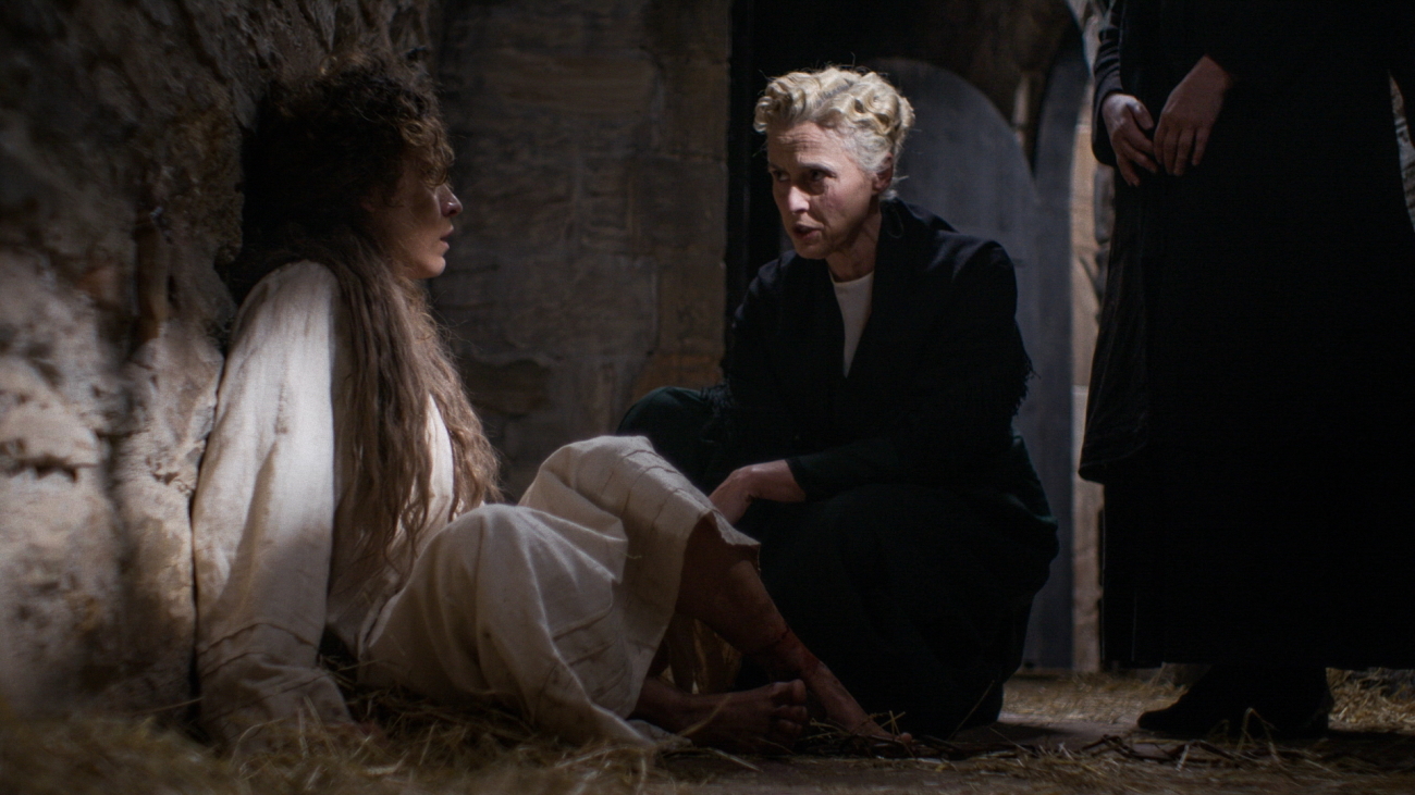 Μάγισσα: Η Θεοφανώ συναντά μία μυστηριώδη γυναίκα | Zappit