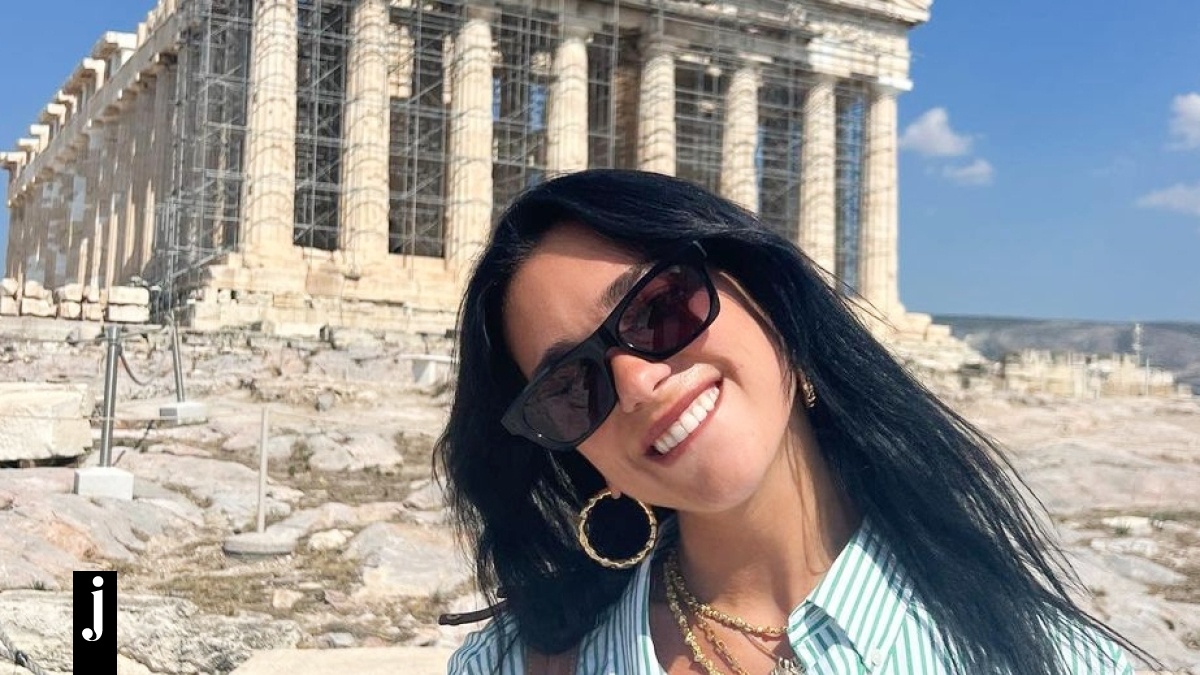 Ντούα Λίπα: Από τη Σίφνο στην Ακρόπολη, συνεχίζει να ζει το hot (greek) girl summer