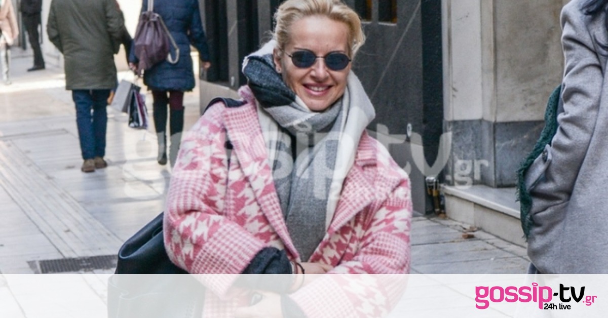 Βόλτα στο Κολωνάκι για την Μαρία Μπεκατώρου!